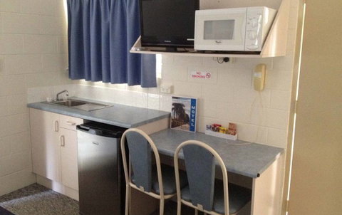 Emerald Motor Inn - Suburb Australia 3