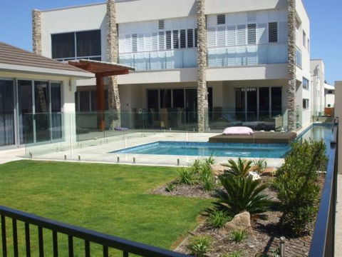 Ali, Glass & Stainless - Suburb Australia 2