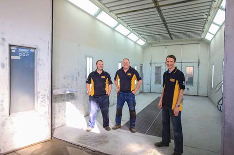 Scott’s Smash Repairs & Towing - Suburb Australia 4