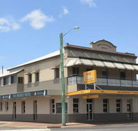 Young Australian Hotel - Suburb Australia