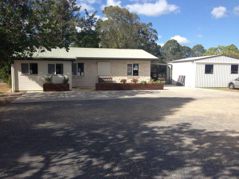 Tinana Veterinary Surgery - Suburb Australia 4