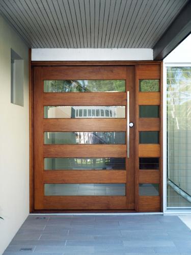 Noosa Door Centre - Suburb Australia 2