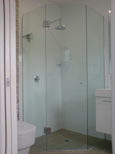 Great Lakes Wardrobes & Shower Screens - Suburb Australia 0
