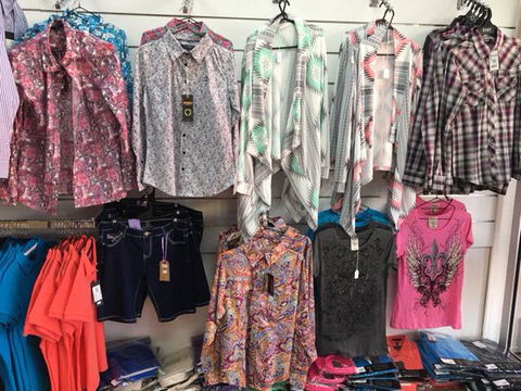 Goldburgs Outfitters - Suburb Australia 3