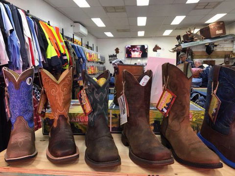 Goldburgs Outfitters - Suburb Australia 4