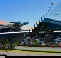 Cairns Cat Oasis Resort - Suburb Australia