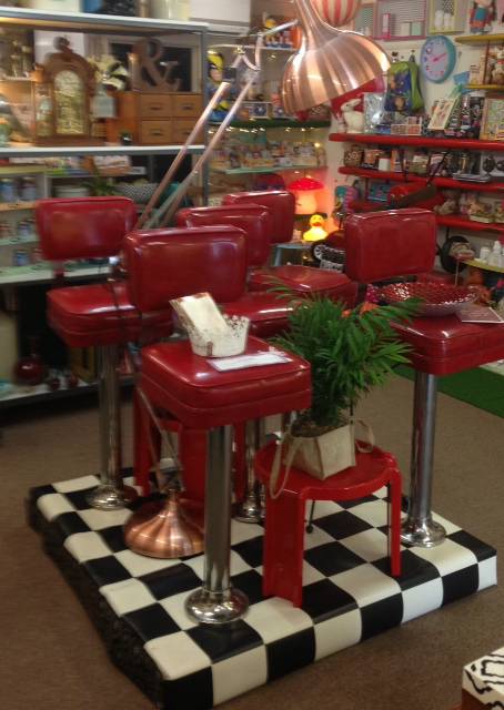 Vintique Vintage Furniture & Homewares - Suburb Australia 3