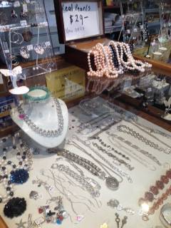 Summerland Antiques & Garden Centre - Suburb Australia 3
