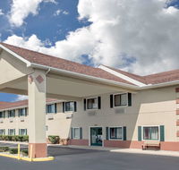 Super 8 by Wyndham Three Rivers