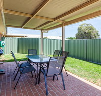 Colonial Court Villas - Suburb Australia