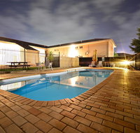 Winning Post Motor Inn - Suburb Australia